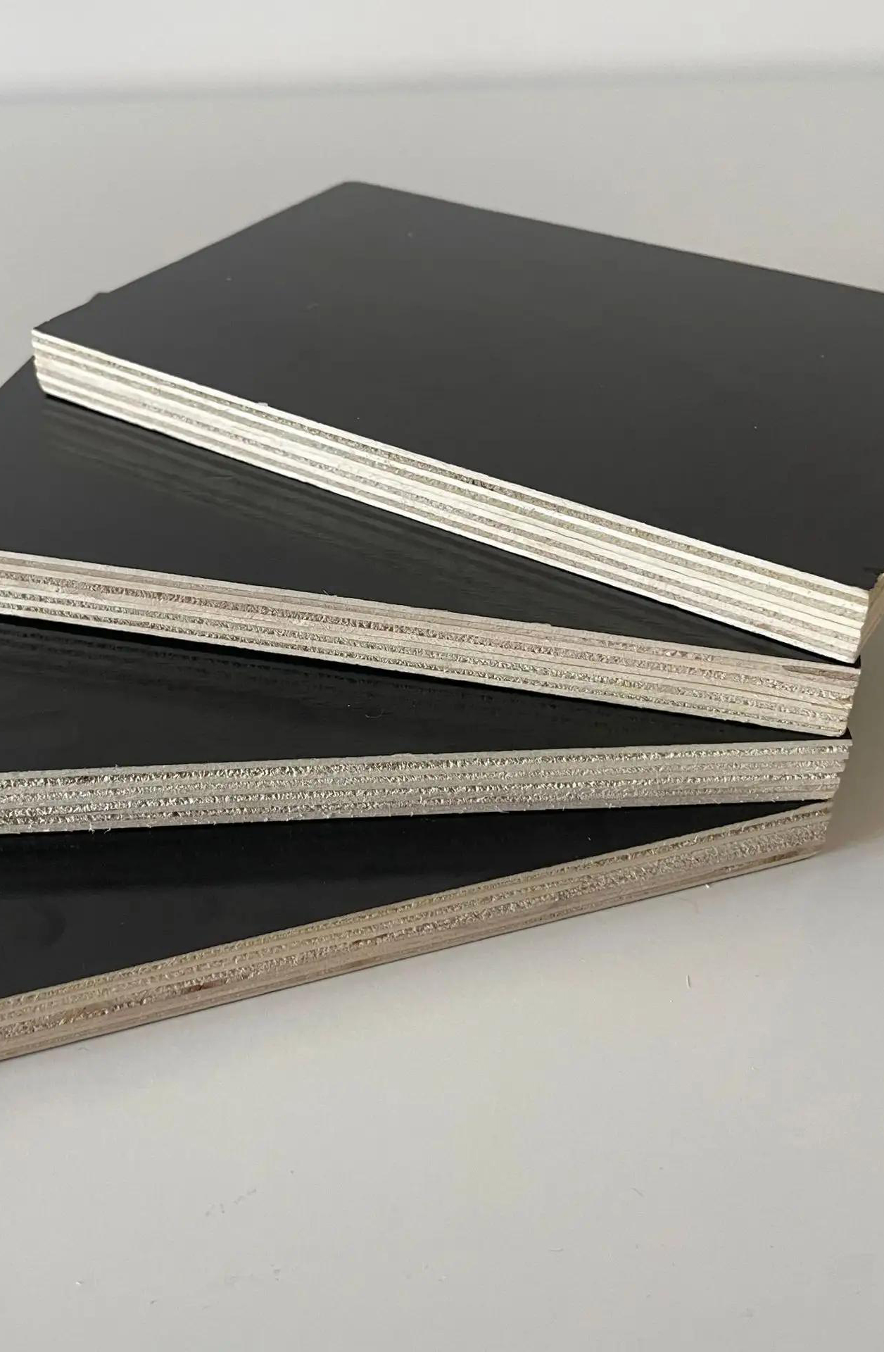 black-phenolic-film-faced-plywood